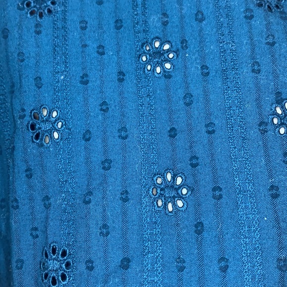 Universal Thread 3/4 Puff Sleeve Eyelet Blouse - Picture 4 of 6